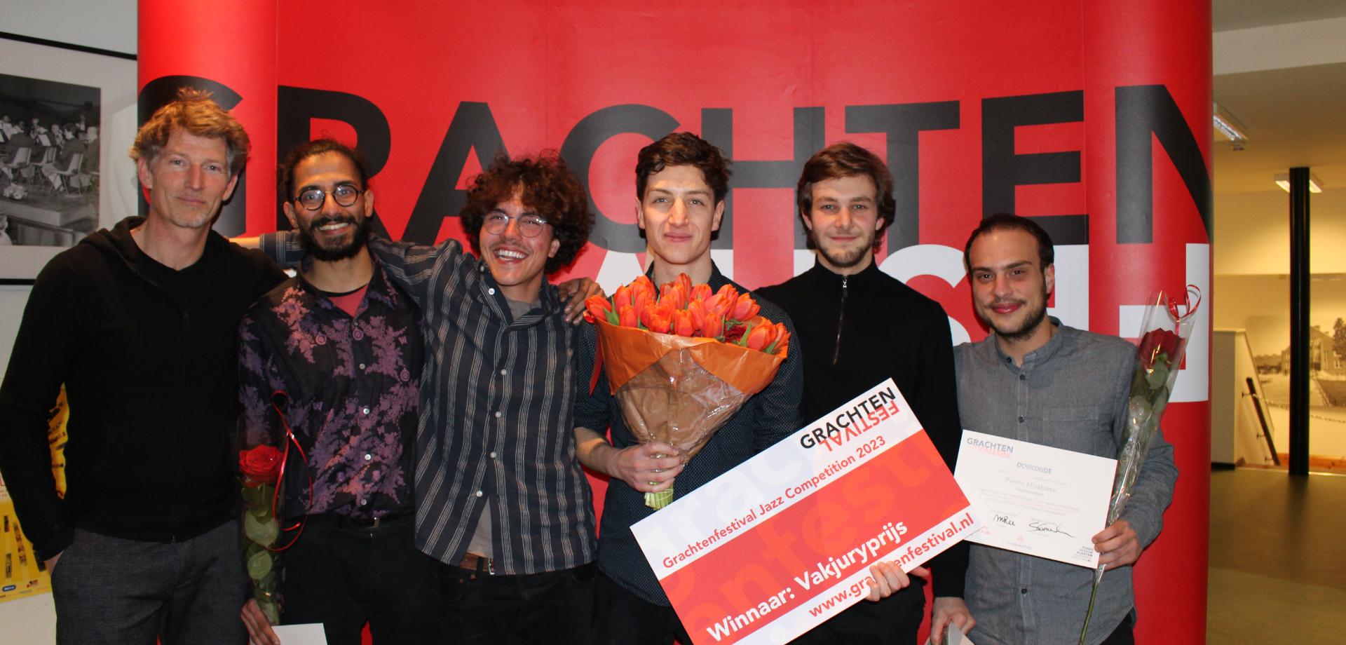 Marco Ullstein Quintet met juryvoorzitter Sander Grande (links)
