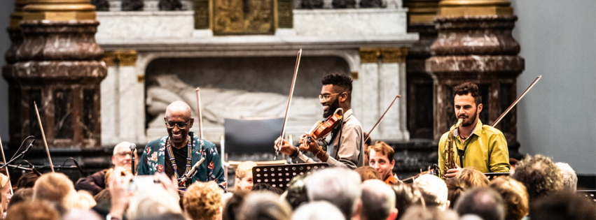 Ananse Orchestra o.l.v. Yannick Hiwat tijdens het Grachtenfestival 2019 © Melle Meivogel