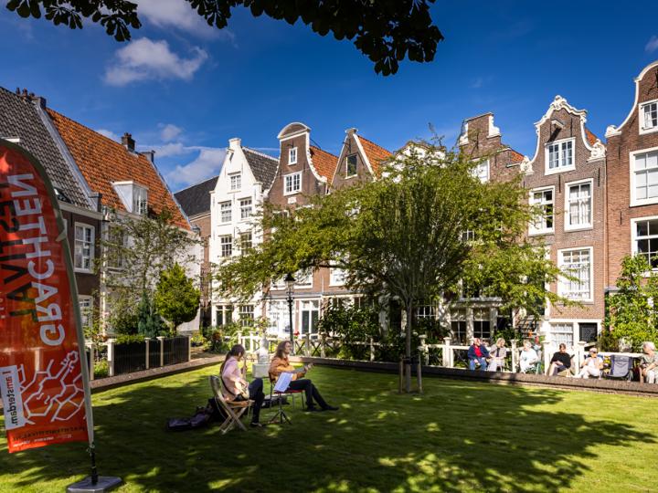 Amsterdamse buurten maken kans op een concert tijdens het Grachtenfestival. 