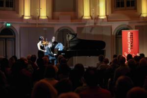SongHa Choi stond tijdens het Grachtenfestival 2023 met Nikola Meeuwsen in Felix Meritis. Foto: Melle Meivogel