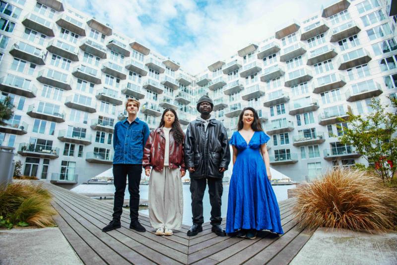 Van links naar recht: Gijs Idema, Sun-Mi Hong, Peter Somuah en Chieko Donker Duyvis. Foto: James Sg Gallagher